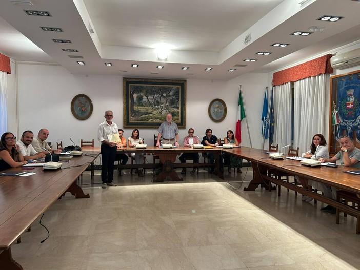 Ospedaletti celebra Carlo Marchegiani, una vita nell’Hotel Savoia: “Io sono nato nell’albergo” Ospedaletti celebra Carlo Marchegiani, una vita nell’Hotel Savoia: “Io sono nato nell’albergo”