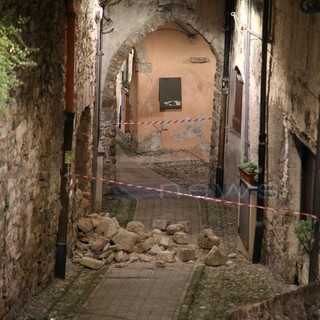 Sanremo: crolla muro nella Pigna, chiusa parzialmente via e dichiarato inagibile alloggio Sanremo: crolla muro nella Pigna, chiusa parzialmente via e dichiarato inagibile alloggio