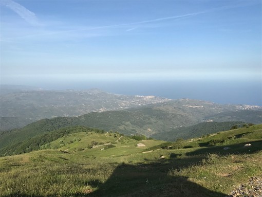 Escursione in E‑mountain bike al Monte Faudo: il CAI e Beside Cycling Riviera organizzano una giornata gratuita alla scoperta dell’entroterra
