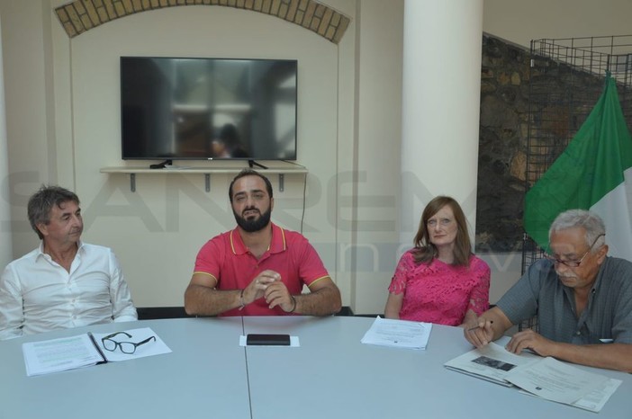 Ventimiglia: restyling dei Giardini pubblici Tommaso Reggio e ripiantumazione pini, Campagna "Queste piante hanno compiuto il loro ciclo di vita" Ventimiglia: restyling dei Giardini pubblici Tommaso Reggio e ripiantumazione pini, Campagna "Queste piante hanno compiuto il loro ciclo di vita"