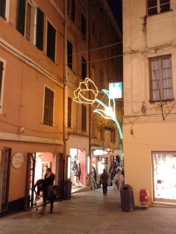 Sanremo: caduta vetri da Palazzo Nota, scampato pericolo in via Palazzo Sanremo: caduta vetri da Palazzo Nota, scampato pericolo in via Palazzo
