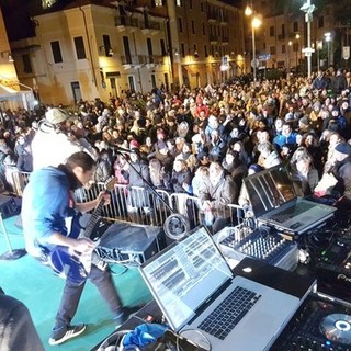 Imperia: soddisfatti i commercianti di Calata Cuneo per il Capodanno, ma c'è chi è preoccupato per i pochi eventi durante l'anno