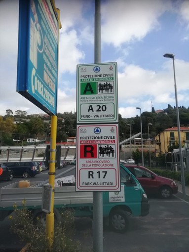 Protezione Civile, nuova cartellonistica e incontri con le scuole a Imperia. L'assessore Vassallo: “Abbiamo organizzato un sistema all'avanguardia” Protezione Civile, nuova cartellonistica e incontri con le scuole a Imperia. L'assessore Vassallo: “Abbiamo organizzato un sistema all'avanguardia”