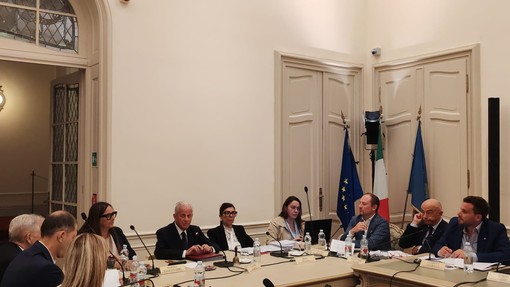 Riviera Trasporti, Scajola aggiorna il Consiglio: "Sei nuovi autobus entro Natale, ma il problema degli autisti resta"
