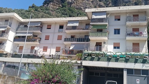 Ventimiglia, i consiglieri Nesci e Leuzzi: "Gli stabili del Comune lasciati al degrado (foto) Ventimiglia, i consiglieri Nesci e Leuzzi: "Gli stabili del Comune lasciati al degrado (foto)
