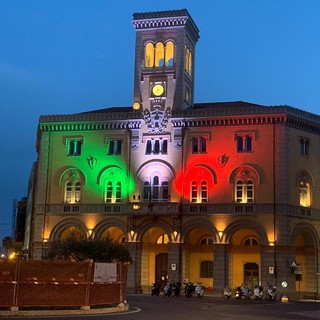 Imperia: per l'anniversario dell'unità d'Italia l'ex "Cremlino" si illumina col tricolore, Scajola "Tanti auguri Italia Unita! Imperia: per l'anniversario dell'unità d'Italia l'ex "Cremlino" si illumina col tricolore, Scajola "Tanti auguri Italia Unita!