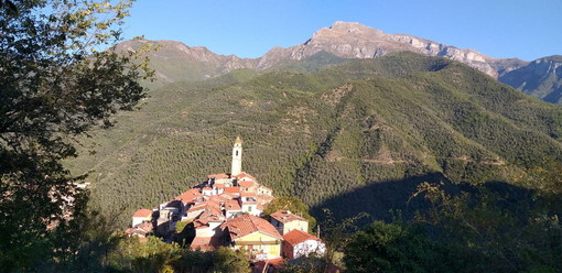 Emergenza Coronavirus: a Castel Vittorio i ragazzi aiutano gli anziani, portano la spesa e le medicine a casa di chi ha bisogno Emergenza Coronavirus: a Castel Vittorio i ragazzi aiutano gli anziani, portano la spesa e le medicine a casa di chi ha bisogno