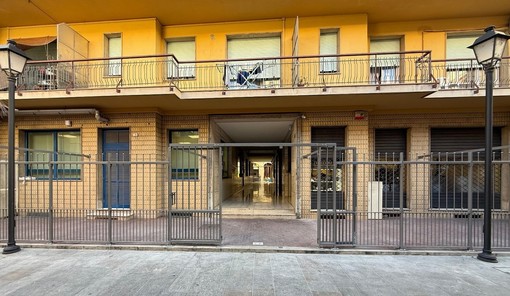 Degrado, bivacchi e incuria: Ventimiglia 'chiude' la galleria di via Ruffini (Foto e video) Degrado, bivacchi e incuria: Ventimiglia 'chiude' la galleria di via Ruffini (Foto e video)