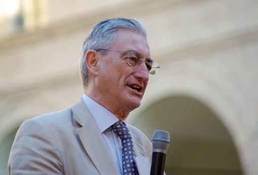 Imperia, il professor Corrado Bologna presenta “Guerra e Pace” (Foto) Imperia, il professor Corrado Bologna presenta “Guerra e Pace” (Foto)