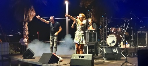 Bordighera: grande successo ieri sera alla rotonda di Sant’Ampelio per il concerto dei Bop Frog (foto) Bordighera: grande successo ieri sera alla rotonda di Sant’Ampelio per il concerto dei Bop Frog (foto)