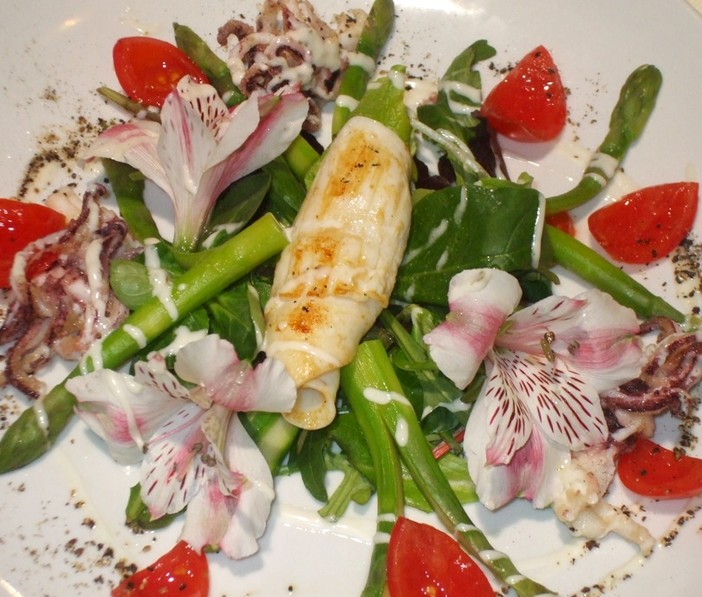 Natale "ANTI SPRECO": al ristorante 5 milioni di italiani. Crollano le cene aziendali. Natale "ANTI SPRECO": al ristorante 5 milioni di italiani. Crollano le cene aziendali.