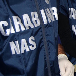 Imperia: serve pesce congelato senza indicarlo nel menu, il Riesame dissequestra 9 kg di tonno "Non vi è obbligo"