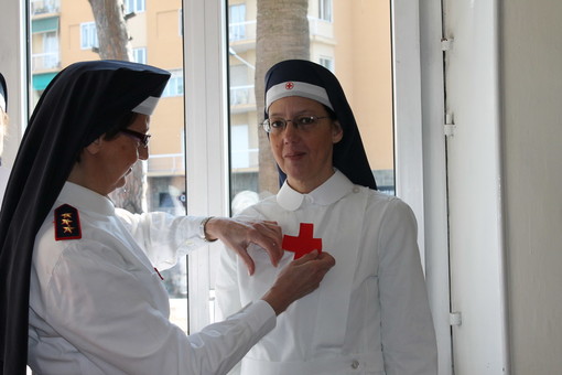 Imperia: consegnati i diplomi alle nuove 'infermiere volontarie' della Croce Rossa Italiana Imperia: consegnati i diplomi alle nuove 'infermiere volontarie' della Croce Rossa Italiana