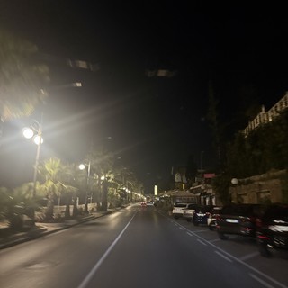 Sanremo, luci spente in corso Imperatrice: la protesta di un cittadino Sanremo, luci spente in corso Imperatrice: la protesta di un cittadino