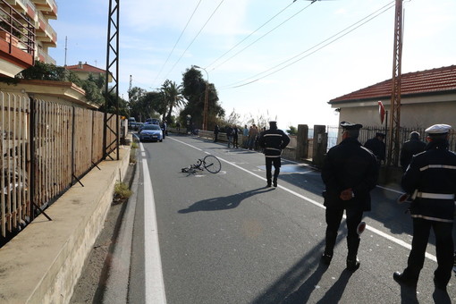 Sanremo: malore per un 68enne in bici, cade e viene investito da altri mezzi, ricoverato in Ospedale in gravi condizioni Sanremo: malore per un 68enne in bici, cade e viene investito da altri mezzi, ricoverato in Ospedale in gravi condizioni
