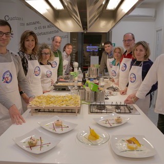 La Latte Alberti a scuola di cucina da Quokika: I collaboratori dell'azienda si sono messi alla prova dietro i fornelli