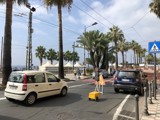 Sanremo: intervento d'urgenza su una tubatura, lunghe code tra corso Imperatrice e via Roma