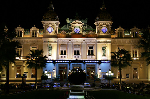 Monte Carlo: gli 8 dipendenti del Casinò arrestati non sono croupiers, le precisazioni della Sociète des Bains de Mer