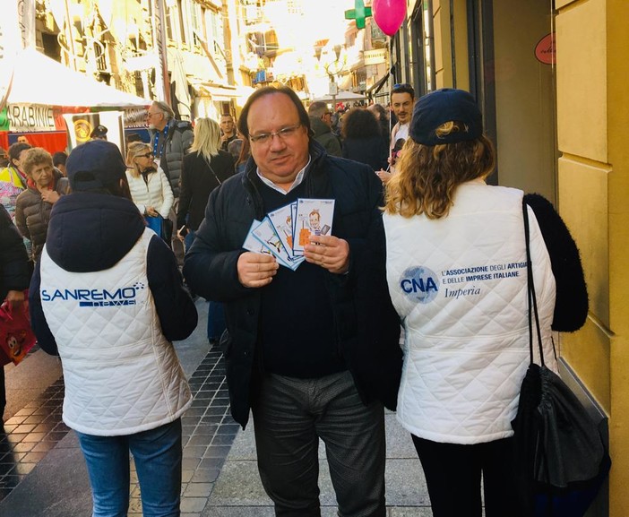 Festival di Sanremo: ultimo giorno di distribuzione delle cartoline di Lupo Alberto e di Tiziano Riverso