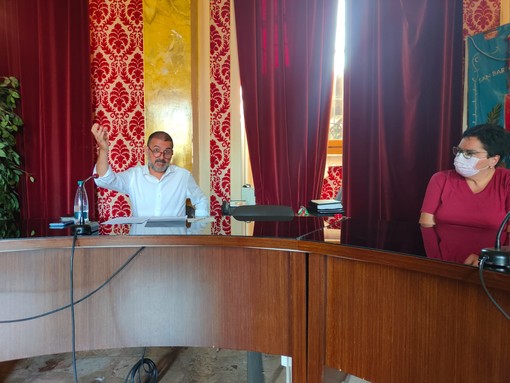 San Bartolomeo al Mare, la denuncia del sindaco Urso: "Ci hanno 'scippato' una classe. Decisione non condivisa e a pagare saranno soprattutto gli alunni" (Foto e Video)