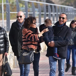 #Festival2016: una domenica di relax per Carlo Conti e famiglia a spasso sul lungomare di Ospedaletti #Festival2016: una domenica di relax per Carlo Conti e famiglia a spasso sul lungomare di Ospedaletti