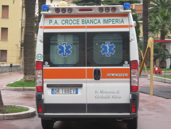 San Lorenzo al Mare: 70enne scivola su greto del torrente, soccorsa dal 118