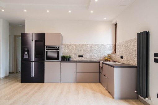 La rivoluzione dell’immobiliare passa da Albenga grazie a questa startup che stampa cucine in cartone che non si distinguono da quelle vere