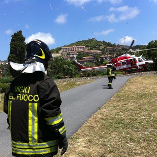 San Bartolomeo al Mare: cade da 4 metri d'altezza dentro ad un camping, uomo portato in elicottero in gravi condizioni al Santa Corona