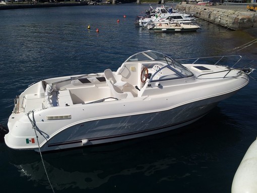 Noleggi e gite in barca anche senza patente e da quest'anno affitto di posto barca: la tua estate al largo comincia al Cantiere Nautico F.lli Diurno