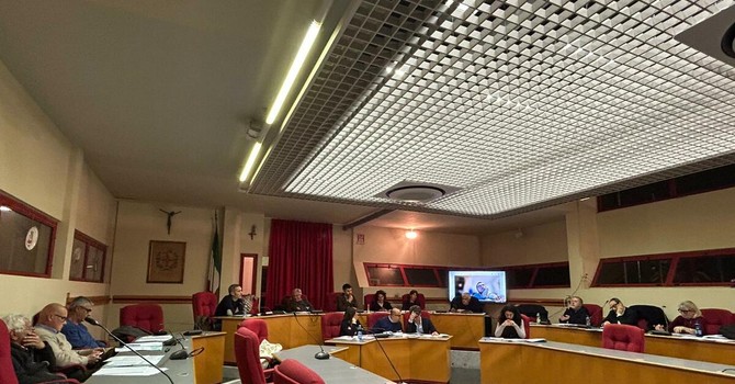 Taggia, spiagge a Amaie Energia: passa la delibera tra tensioni e accuse. Cascino: “Atto illegittimo, lo porto alla Corte dei Conti”