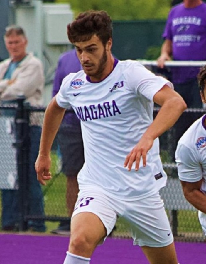 Federico Cugge in azione con la maglia del Niagara University