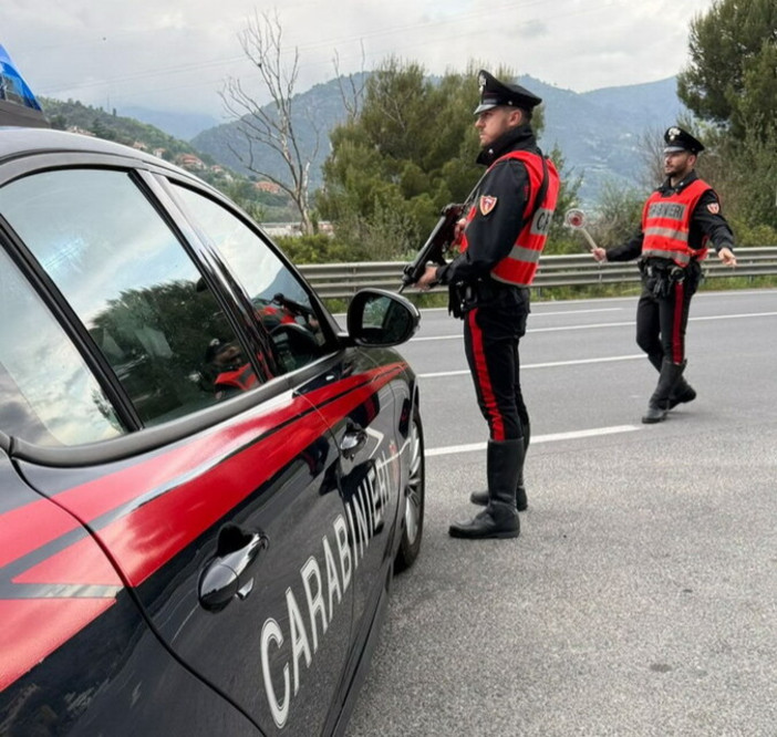 Ventimiglia, doppio intervento dei Carabinieri: un arresto per furto d’auto e un denunciato a Camporosso