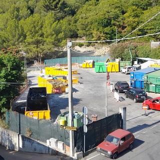 Imperia, raccolta vetro troppo ‘rumorosa’: monta la protesta dei residenti di via Artallo e viale Acquarone Imperia, raccolta vetro troppo ‘rumorosa’: monta la protesta dei residenti di via Artallo e viale Acquarone