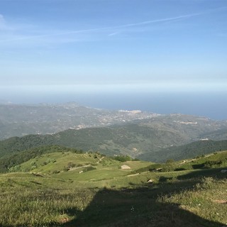 Escursione in E‑mountain bike al Monte Faudo: il CAI e Beside Cycling Riviera organizzano una giornata gratuita alla scoperta dell’entroterra