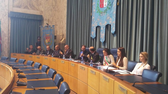 Imperia celebra il 25 aprile con la deposizione della corona d'alloro ai caduti e la cerimonia solenne in Consiglio Comunale (Foto e video)