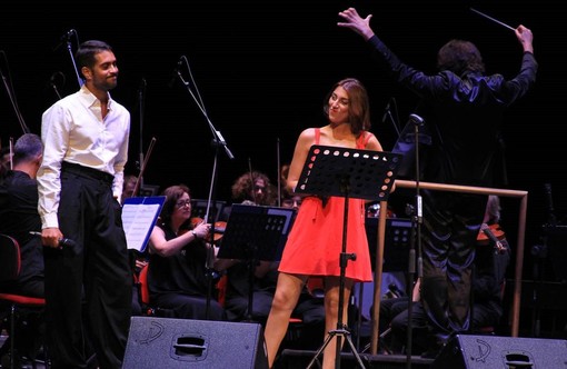 Sanremo: grande successo per l'Orchestra Sinfonica e &quot;Area Sanremo&quot; con Miele e Mahamood