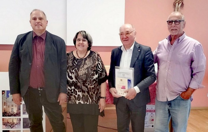 La cerimonia di premiazione del XXXIX Premio di Poesia Dialettale Intemelia “U Giacuré”.