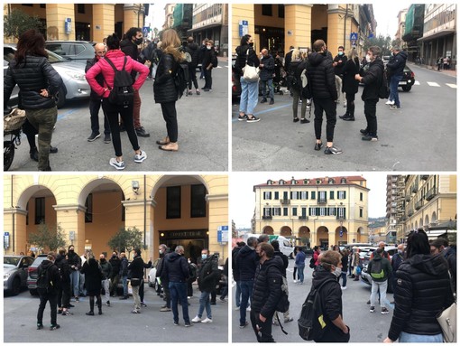 Coronavirus, Imperia, sit-in in piazza Dante del mondo della ristorazione contro l'ultimo Dpcm: "Siamo stanchi. Dove è lo Stato? Non è possibile andare avanti nell'incertezza" (Foto)