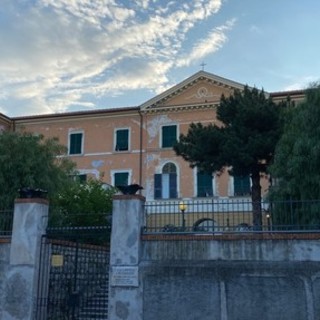 Ai privati il servizio di lavanderia della Casa di riposo 'Imperia' di via Agnesi, lavoratori e sindacati sulle barricate Ai privati il servizio di lavanderia della Casa di riposo 'Imperia' di via Agnesi, lavoratori e sindacati sulle barricate