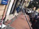 Ventimiglia, cade un palo della segnaletica stradale: ferite due donne