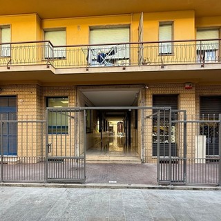 Degrado, bivacchi e incuria: Ventimiglia 'chiude' la galleria di via Ruffini (Foto e video)