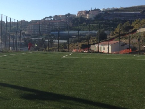 Santo Stefano al Mare: Campo nuovo... Manutenzione vecchia, lo dice un lettore (foto)