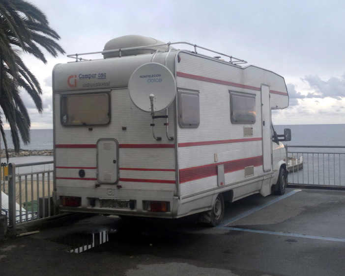 Sanremo: mutle elevate per le soste selvagge, secondo un lettore sono troppo poche