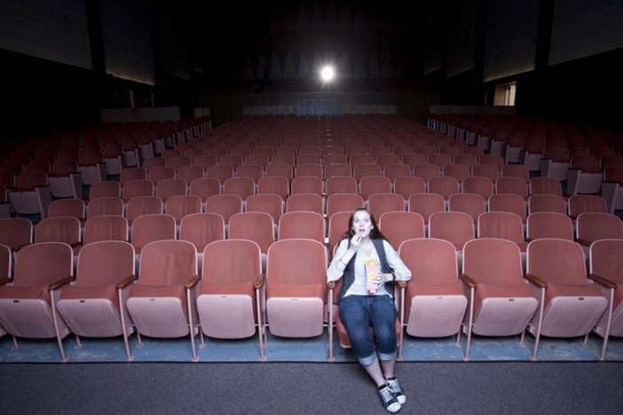 Le nuove frontiere del cinema: tra innovazione, crisi e rinascita Le nuove frontiere del cinema: tra innovazione, crisi e rinascita