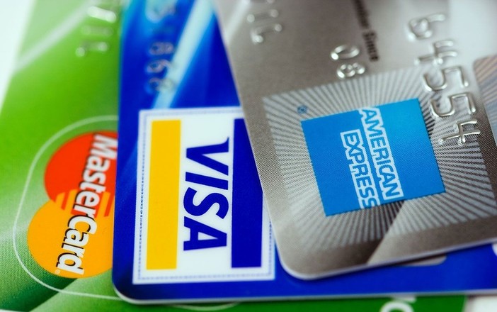 Carte di credito e bancomat: l'ascesa della moneta virtuale in Italia Carte di credito e bancomat: l'ascesa della moneta virtuale in Italia