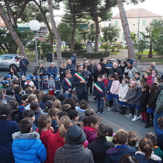 Taggia: piantato un albero di noce all'ingresso di villa Boselli, un simbolo di rispetto e di rinascita per questa area (VIDEOSERVIZIO) Taggia: piantato un albero di noce all'ingresso di villa Boselli, un simbolo di rispetto e di rinascita per questa area (VIDEOSERVIZIO)