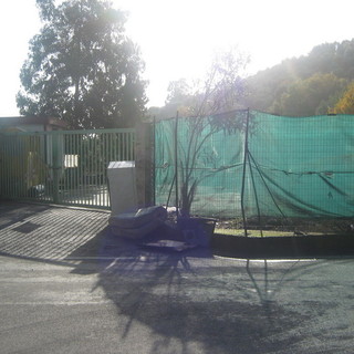 Imperia: centro di conferimento di Artallo. All'interno rifiuti speciali depositati per terra. De Bonis: "Lo abbiamo già segnalato a Teknoservice"