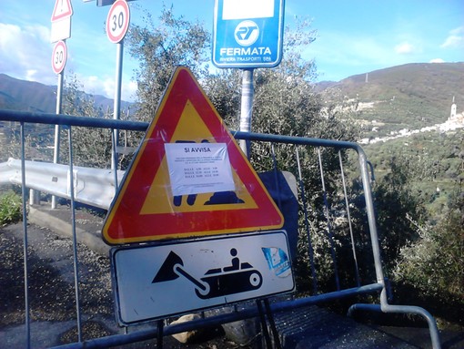 Fumata grigia per la frana di Castellaro: incertezza sui tempi di riapertura, il Sindaco “Chiamerò anche la Regione”