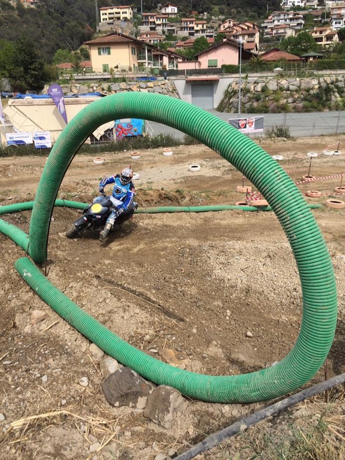 In corso di svolgimento 'La 20 Miglia di Ventimiglia', corsa goliardica di scooter e motorini