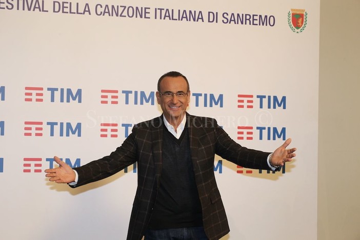 #Sanremo2017: Conti lascia il Festival e le emozioni dopo tre anni di successi, "Non dimenticherò il rapporto con Maria"